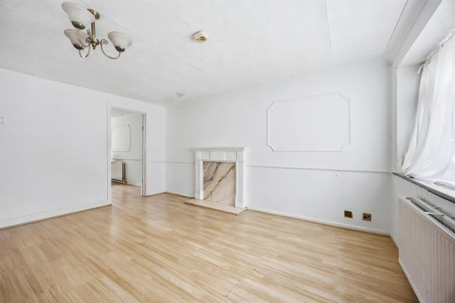 5, Vineries Close, West Drayton photo 2