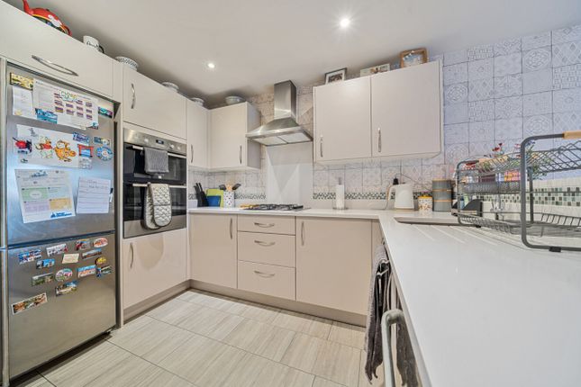 28, Penrhyn Way, Grantham photo 2