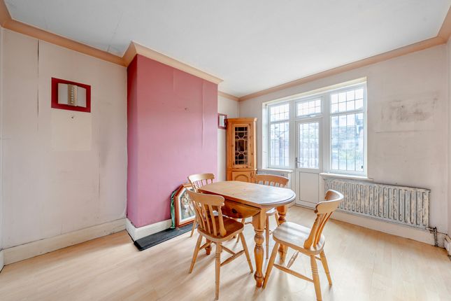 5 Roberts Crescent, Harrogate photo 4