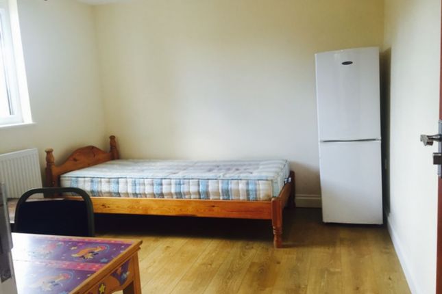 Thumbnail Room to rent in Churchill Road, Willesden