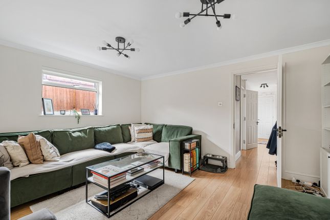 Rainsford Close, Stanmore photo 3