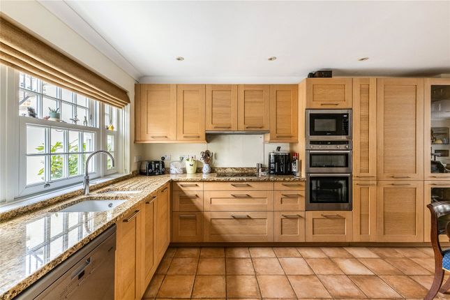 33, Beaufort Close, London photo 4