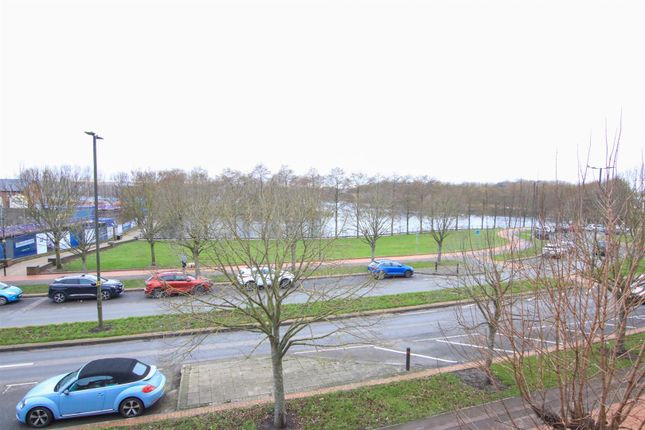 Town house for sale in Lakeside Boulevard, Lakeside, Doncaster