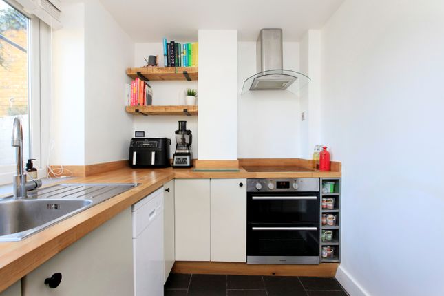 Flat for sale in Culverden Road, Tooting, London