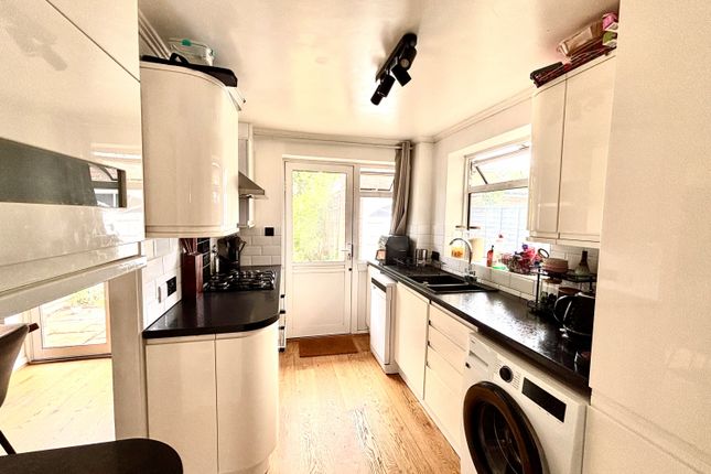 5, Moore Grove Crescent, Egham photo 3