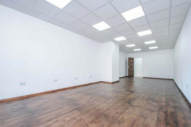 Office to let in Lyon Way, Greenford