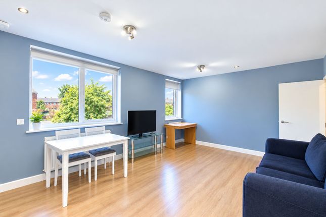 Flat 14, Park House 643-651 Staines Road, Feltham photo 3