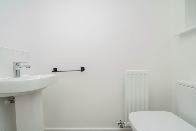381, Barrosa Way, Milton Keynes photo 3