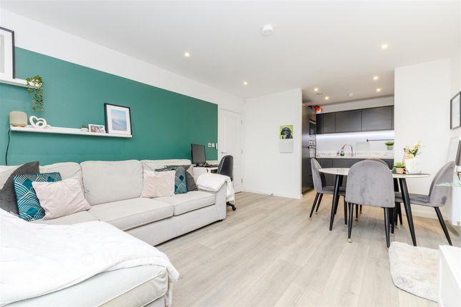 2-bed flat on 50, Vauxhall Place, Dartford, £260,000