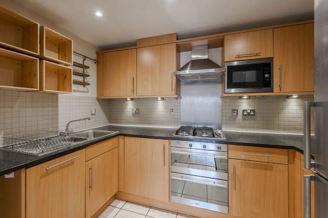 7 Clover Court, 146-148, Lavender Hill, London photo 2