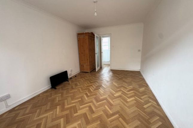 15 Mandells Court, Norwich photo 2