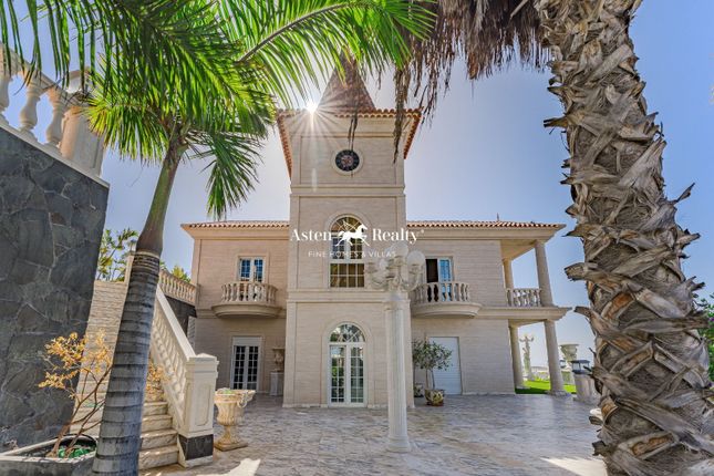 Villa for sale in San Eugenio Alto, Costa Adeje, Santa Cruz Tenerife