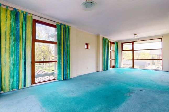 36, Woodward Place, Milton Keynes photo 4