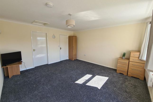 42, Abbeyfields, Peterborough photo 4
