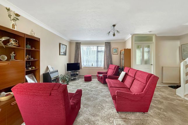 42, Lucerne Road, Colchester photo 3