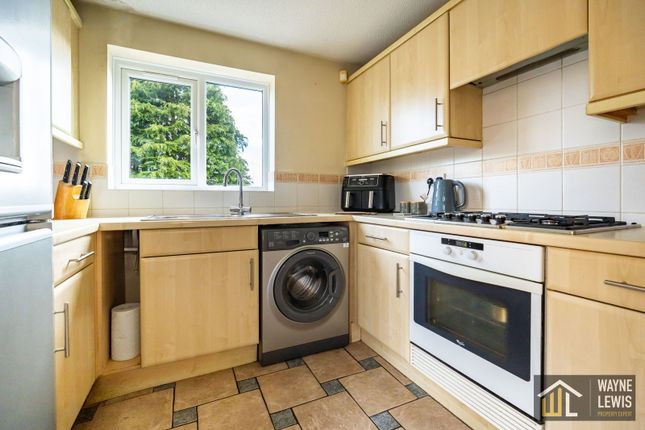 61, Blaen Ifor, Caerphilly photo 4