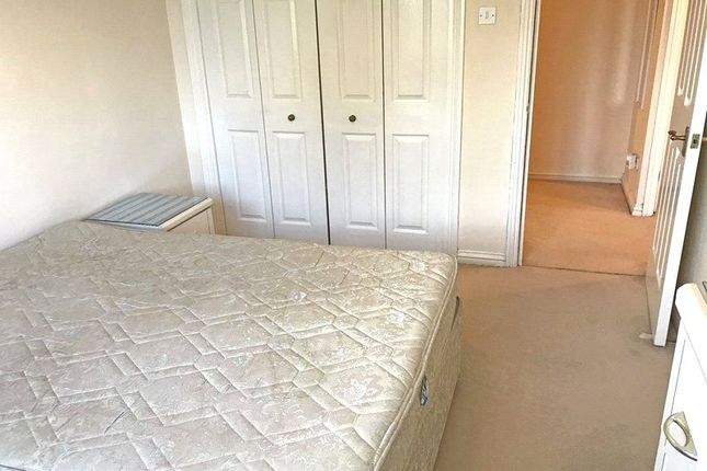 18, Pimento Court, South Ealing photo 3