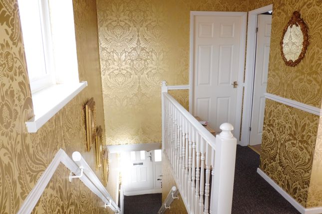 31, Hollingthorpe Avenue, WAKEFIELD photo 5