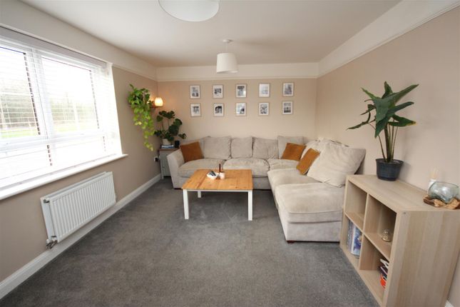 30, Romeo Way, Wellingborough photo 3