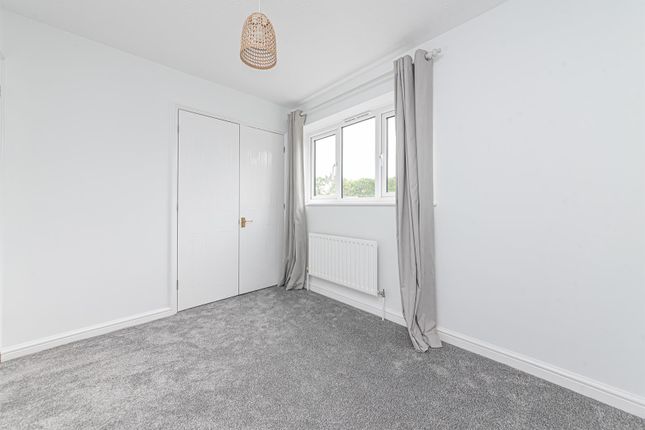 5, Davy Close, Wokingham photo 2