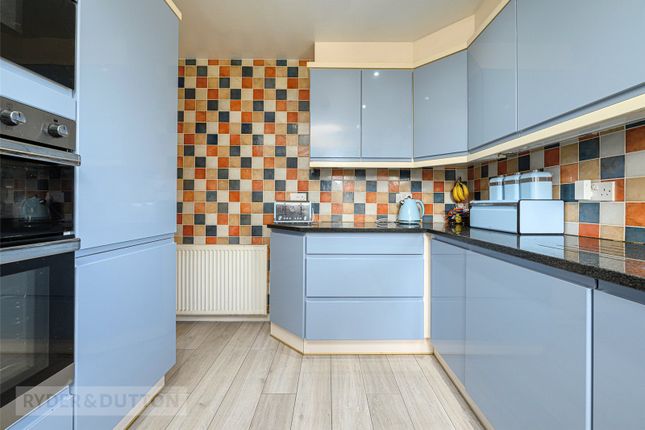 2, Deer Croft Crescent, West Yorkshire photo 4