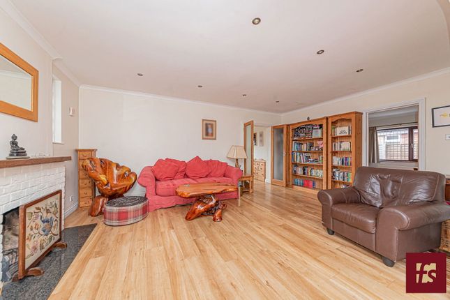 57, Pinewood Avenue, Crowthorne photo 4