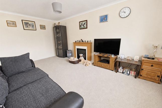 6, Ellison Close, Wellingborough photo 3