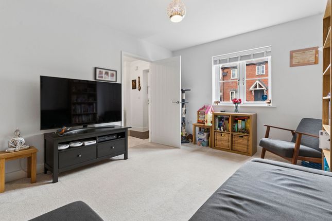 5 Wallace Green Way, Stevenage photo 2