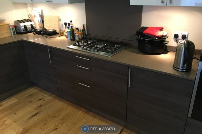 Blenheim House, Podmore Road, London photo 5