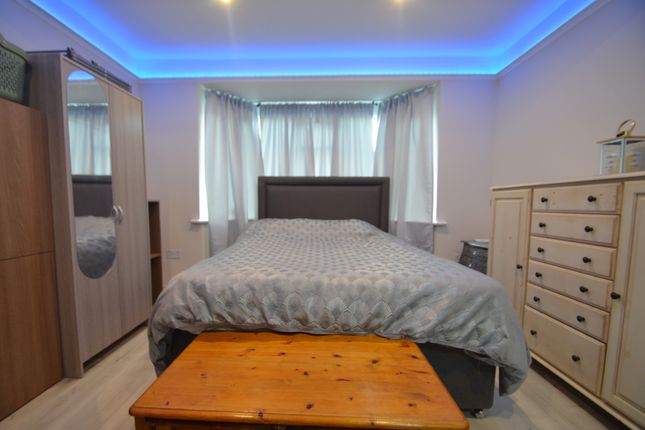 Room 3, 1, Village Way, Ashford photo 4