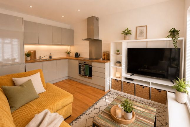 Flat 3, 40, Peperharow Road, Godalming photo 2