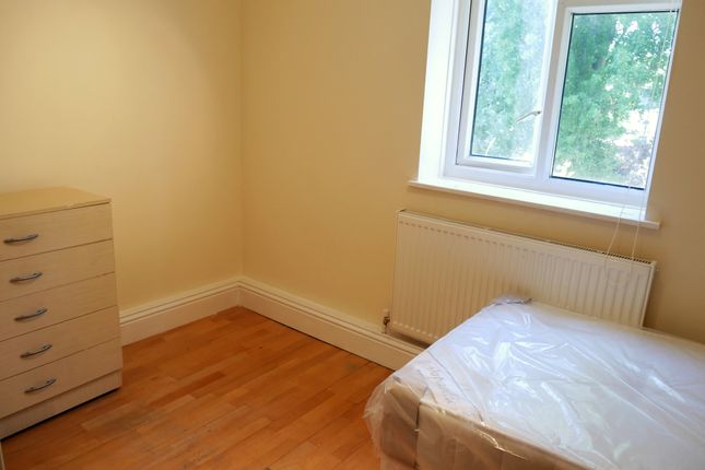 Coldharbour Lane, Hayes photo 4