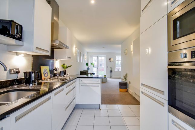 6 St. Johns Place photo 3