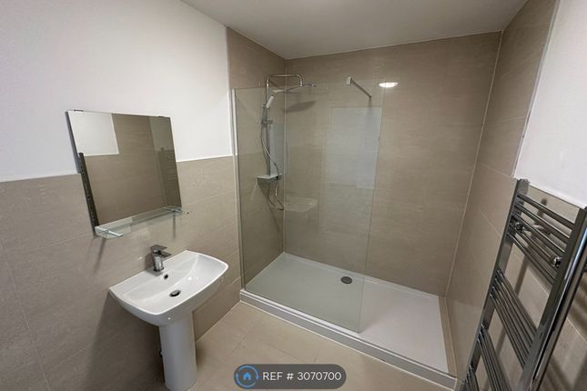 Flat    Braunstone Avenue, Leicester photo 4