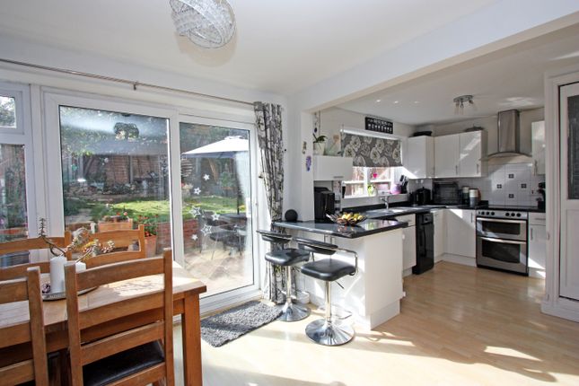 120, Knowlands, Highworth photo 2