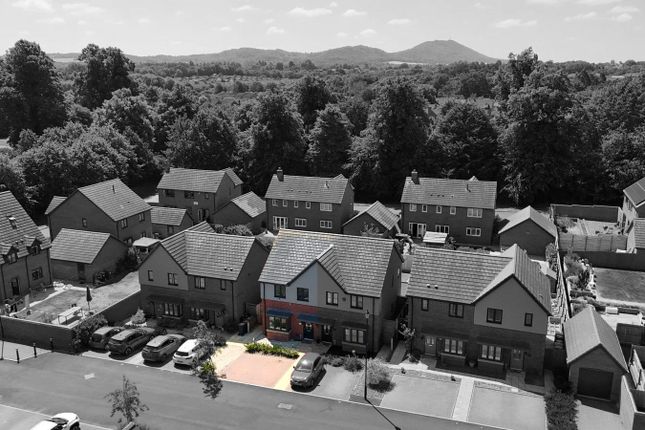 8 Raven Meadow, Telford photo 2