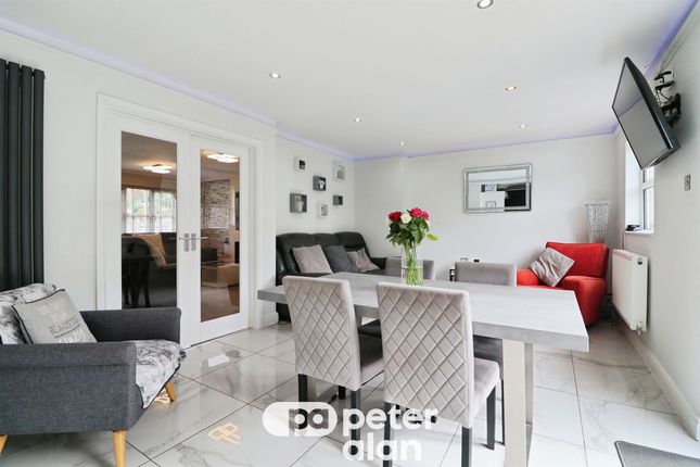 13, Garrick Drive, Cardiff photo 4