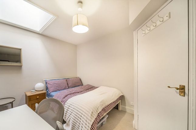 Flat 4, 150, Victoria Rise, London photo 4