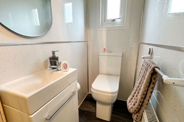 8 Duchess Way, Glasgow photo 2