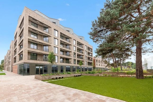 2 Bedroom Flat in GU21 5GG
