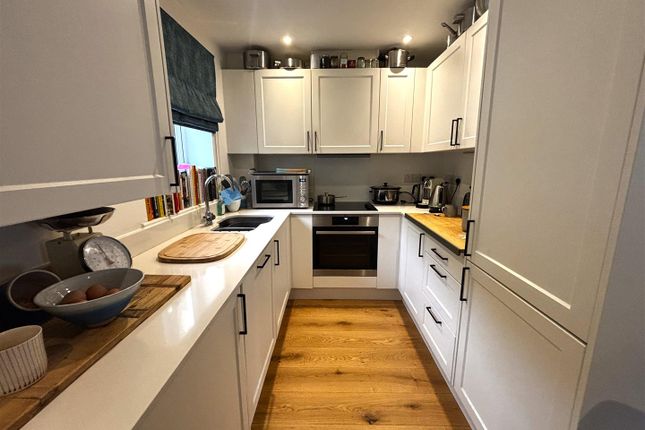 16, Applebee Way, Lyme Regis photo 3