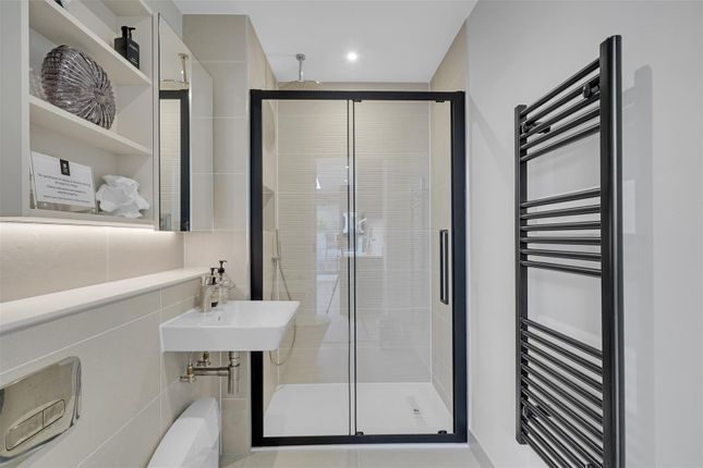 Flat 17, Craneford House, Twickenham photo 3