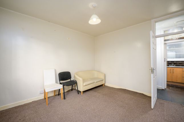 Flat 11, Westminster Court, Lyndon Close, Birmingham photo 3