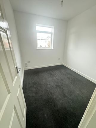140, Leeds Road, Heckmondwike photo 2