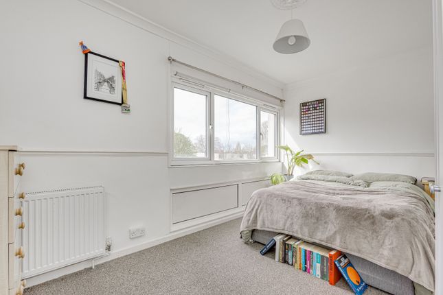 Flat to rent in Victoria Rise, Clapham Town