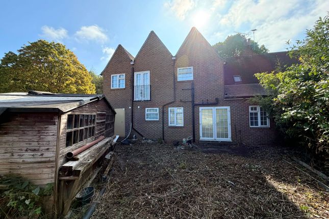1 Heather Cottage,, Horsell Common, Surrey photo 4