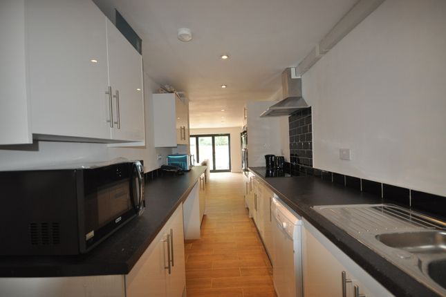 Room To Rent In Northgate Road Crawley Rh10 Zoopla