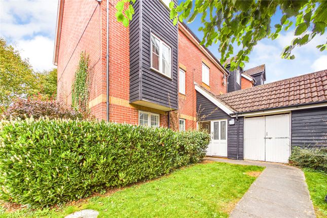 8, Gould Close, Berkshire photo 2