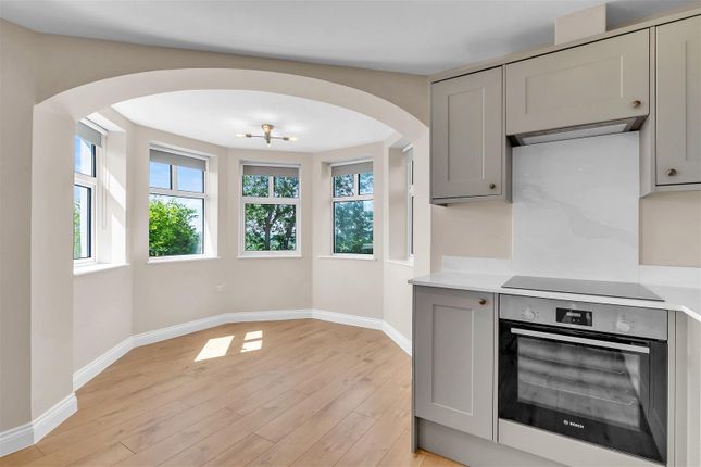 Flat 7, Graylands Manor, Langhurstwood Road, Horsham photo 4