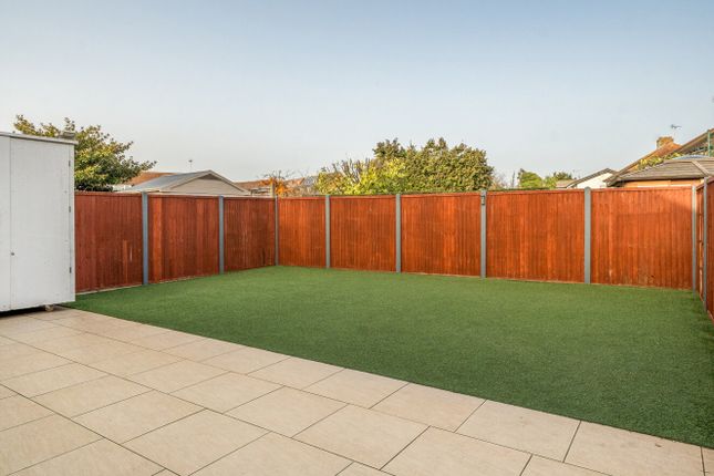 71, Elmshott Lane, Slough photo 4
